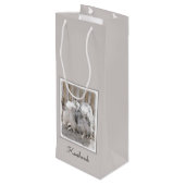ケスホンズアットザゲート絵画ズ – オリジナルドッグアート ワインギフトバッグ (裏面アングル)