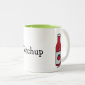 ケチャップボトルのトマトソースのテーブルの香辛料の空想 ツートーンマグカップ (正面右)
