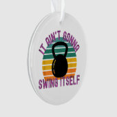 ケトルベルの仕事を振り回すおもしろいことはない オーナメント (正面)