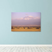 ケニア：アンボセリ国立公園、ゾウ キャンバスプリント (インサイチュ (ウッドフロア))