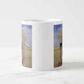 ケニア：アンボセリ国立公園、雄ゾウ ジャンボコーヒーマグカップ (正面)