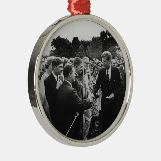 ケネディ大統領、平和協力隊ボランティアを歓迎 メタルオーナメント (右)