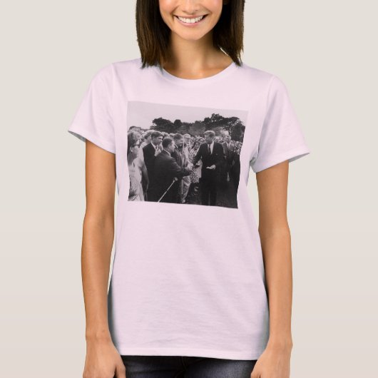 ケネディGreets大統領の平和部隊のボランティア Tシャツ (正面)