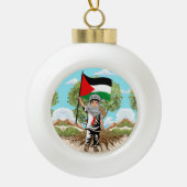 ケフィエ・パレスチナ国旗とオリーブの木を持つ子供 セラミックボールオーナメント (正面)