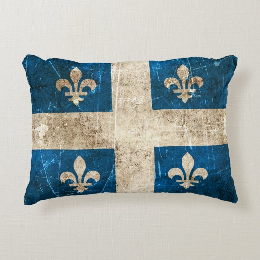 ケベックのヴィンテージの老化させ、傷付けられた旗 アクセントクッション (正面)