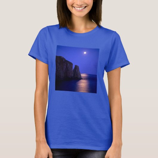 ケベック州ガスペ海岸のパースロックの黄昏時の月 Tシャツ (正面)