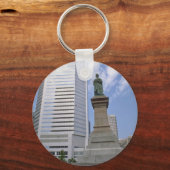 ケベック州モントリオールの赤のクイーンビクトリア像の花 キーホルダー (正面)