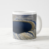 ケベック、カナダの航空鼠径部クレーター。 ジャンボコーヒーマグカップ (正面右)