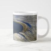 ケベック、カナダの航空鼠径部クレーター。 ジャンボコーヒーマグカップ (右)