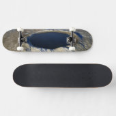 ケベック、カナダの航空鼠径部クレーター。 スケートボード (横)