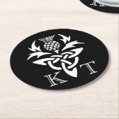 ケルトのアザミイニシャル – 白黒 ラウンドペーパーコースター (アングル)