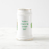 ケルトのシンボルがエメラルド島にガラスを持ち上げる ビールジョッキ (中央)