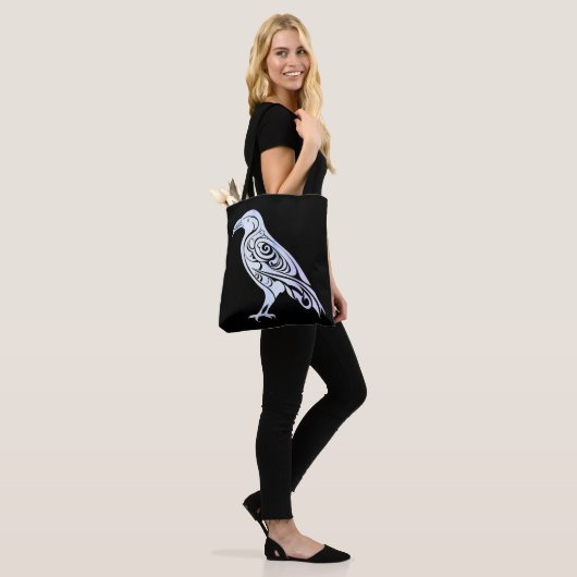 ケルトの北欧の冬のカラス トートバッグ (モデル)