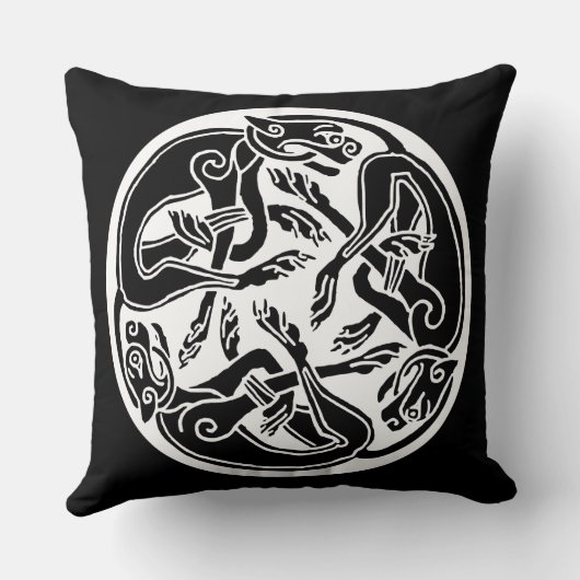 ケルトの猟犬の枕 クッション (裏面)