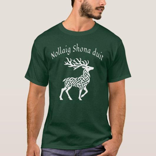 ケルトの鹿🦌アイルランド語ハッピークリスマス🎄 Tシャツ (正面)