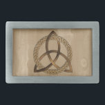 ケルトトリケートラトリニティノットベルトバックル 長方形ベルトバックル<br><div class="desc">シンプル色のケルトのトリケトラは、木製の背景に対して渇望された三位一体のシンボルを形成する円と交絡し、あなたのベルトのバックル上の神とのスピリチュアルの団結を表す。</div>