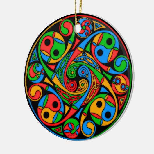 ケルト人のステンドグラスの螺線形のオーナメント セラミックオーナメント (左)