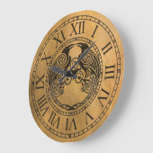 ケルト族のカラス ラージ壁時計 (傾斜)