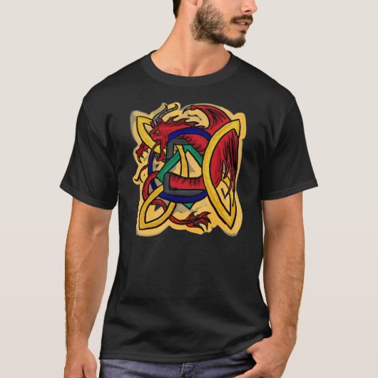 ケルト族のドラゴンの人のティー Tシャツ (正面)