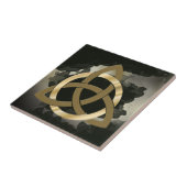 ケルト族の三位一体の結び目の金一周されたヴィンテージの黒 タイル (側面)