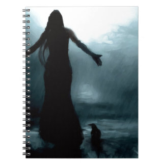 ケルト族の女神のmorriganカラスのワタリガラスの雨水 ノートブック