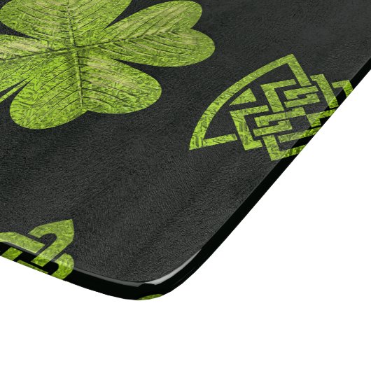 ケルト族の装飾を持つアイルランドのシャムロックの4葉のクローバー カッティングボード (角)