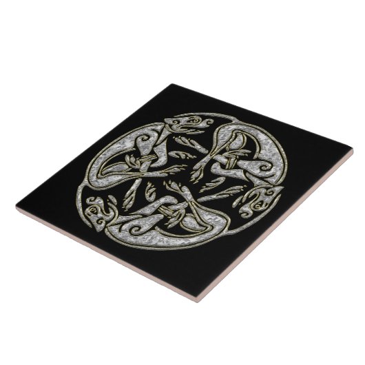 ケルト族犬の伝統的なオーナメントの金ゴールドおよび銀 タイル (側面)