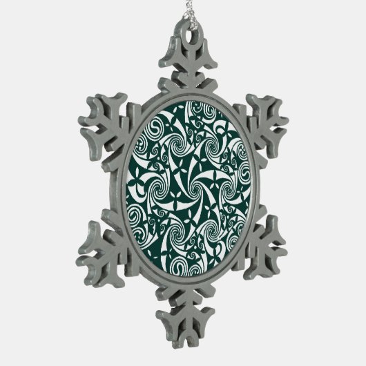 ケルト結び目模様の円形浮彫りの円形のデザイン、アイルランドのアートワーク スノーフレークピューターオーナメント (左)