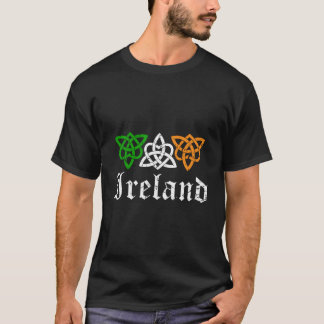 ケルト結び目模様アイルランド国旗の部族の中世の男 Tシャツ