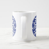 ケルト結び目模様ツリー・オブ・ライフ・イン・インディゴ・ブルー ジャンボコーヒーマグカップ (裏面)