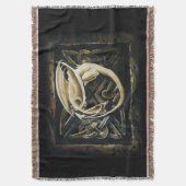 ケルト結び目模様ワーククリームドラゴン スローブランケット (正面縦)