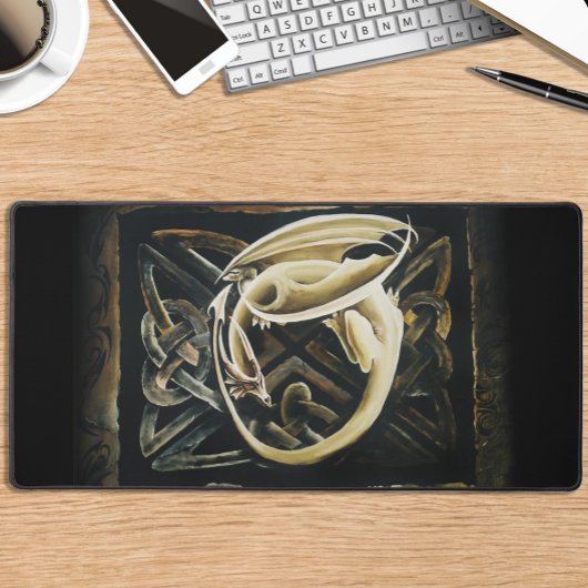 ケルト結び目模様ワーククリームドラゴン デスクマット