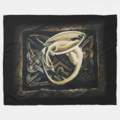 ケルト結び目模様ワーククリームドラゴン フリースブランケット (正面(横))