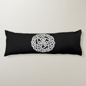 ケルト結び目模様体枕 ボディピロー (正面)