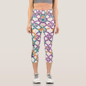 ケルト結び目模様調和鮮やか – 緑と紫 カプリレギンス (正面)