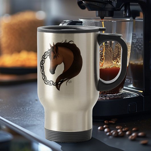 ケルト色の茶色の馬黄 トラベルマグ