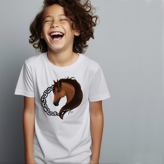 ケルト色の茶色の馬黄 Tシャツ