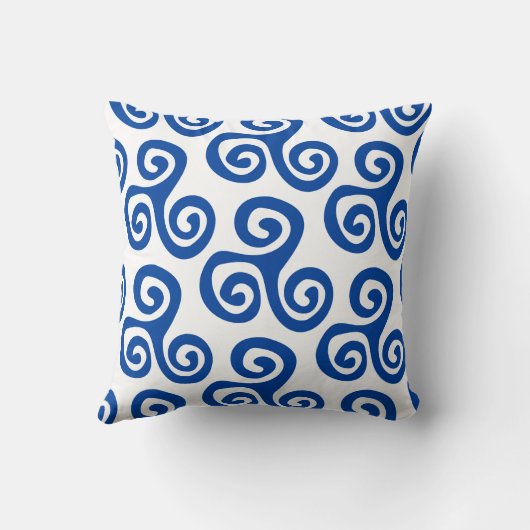 ケルト青と白トリスケルブリタニー クッション (裏面)