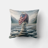 ケルンにアメリカ国旗を掲げたハゲのワシ クッション (裏面)