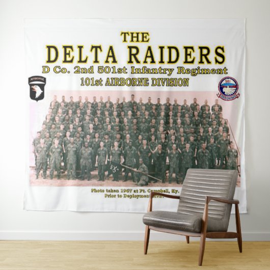 ケンタッキー州フォートキャンベルでのDELTA RAIDERS GROUPの写真 タペストリー (インサイチュ(横))