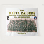 ケンタッキー州フォートキャンベルでのDELTA RAIDERS GROUPの写真 タペストリー (正面(横))