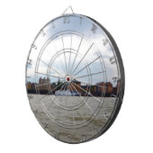 ケントのグレーブゼンド。 ダーツボード (正面右)