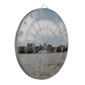 ケントのグレーブゼンド。 ダーツボード (正面左)