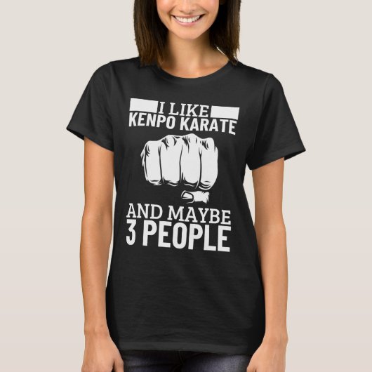 ケンポ空手が好きでたぶん3人も面白いアメリカ人 Tシャツ (正面)