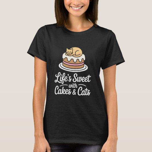 ケーキと猫でベーキングする幸せな生活 Tシャツ (正面)