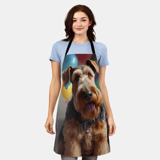 ケーキと風船で犬を愛撫する エプロン (着用した状態)