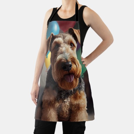 ケーキと風船で犬を愛撫する エプロン (インサイチュ)