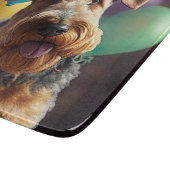 ケーキと風船で犬を愛撫する カッティングボード (角)