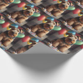 ケーキと風船で犬を愛撫する ラッピングペーパー (角)