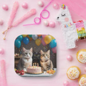 ケーキと風船を持った猫の誕生日パーティー。 ペーパープレート (パーティー)